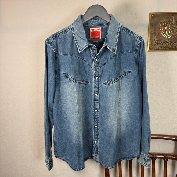 Sendero Provisions Co. Tops - Sendero Provisions Co Womens XL Blue Denim Western Pearl Snap Smile Pocket Shirt